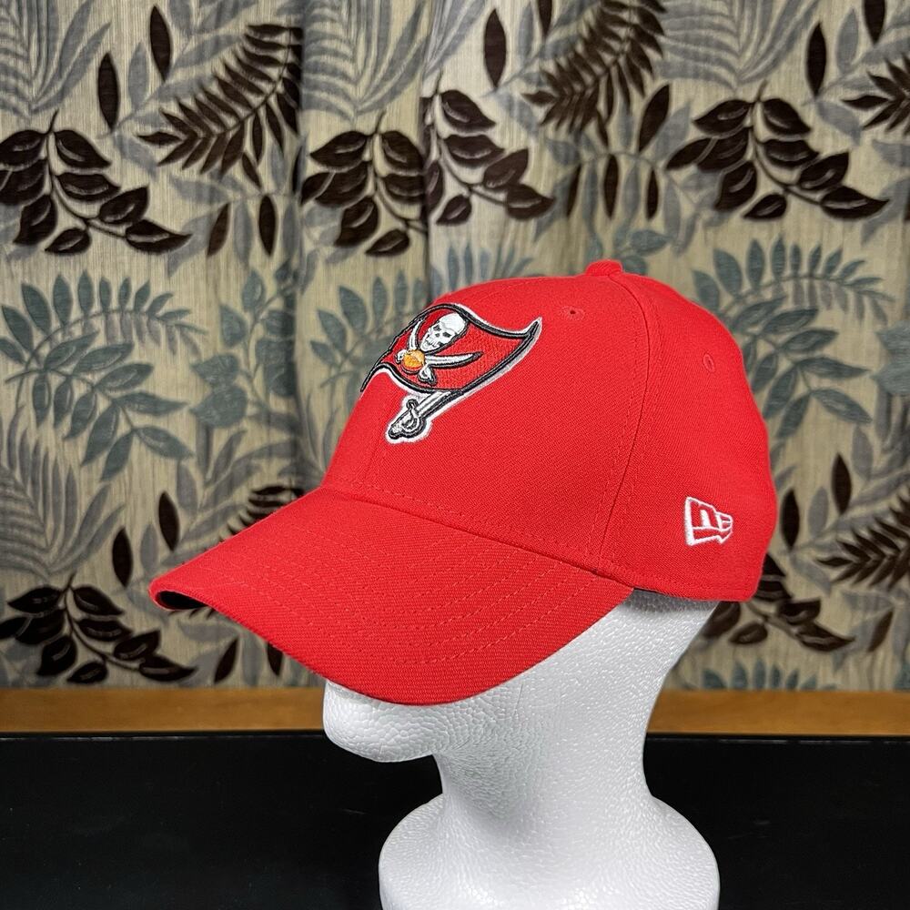 Tampa Bay Buccaneers NFL Men's New Era Red Flex Fit Small/Medium Hat 39Thirty